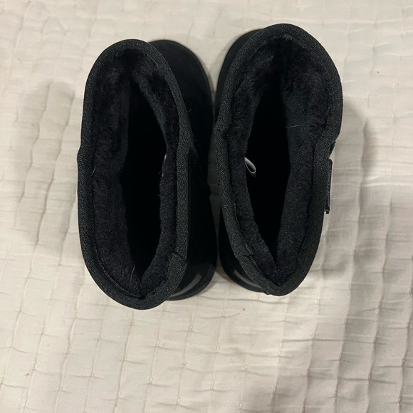 NWOT Minnetonka Classic Black Short Suede Women's Boots - Picture 2 of 5